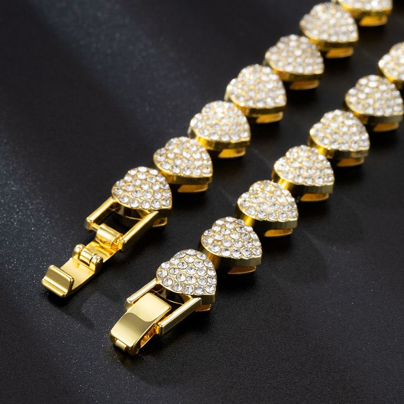 Gold heart-shaped diamond bracelet; Shine luxury style; Women's fashion accessories; Gift giving