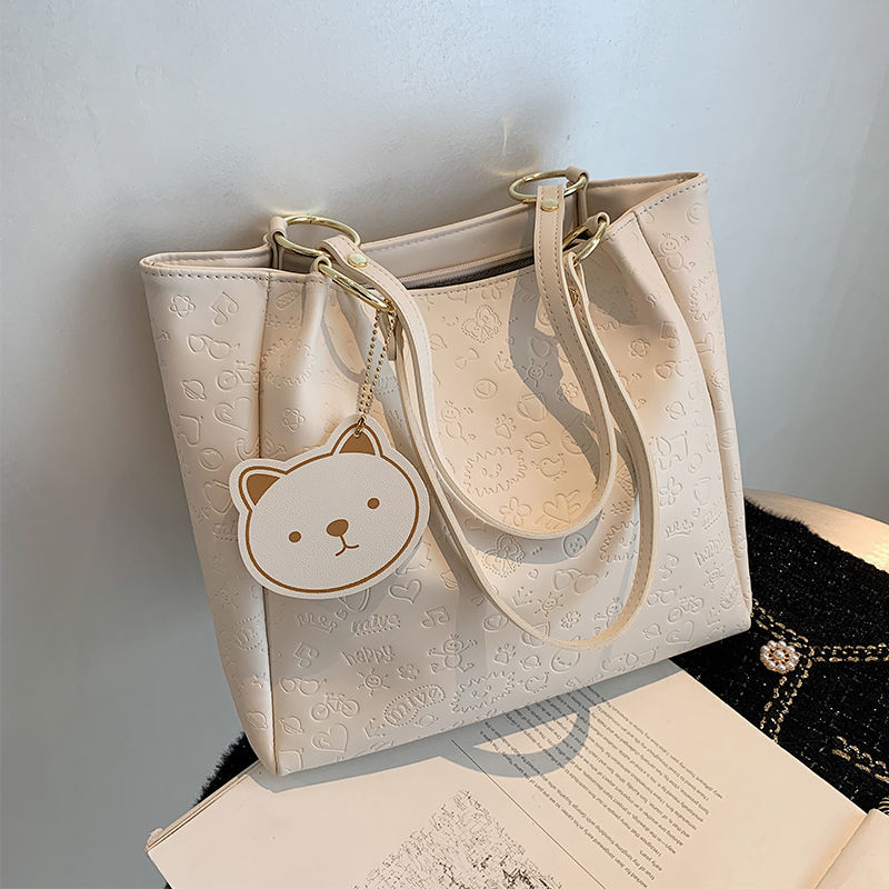 High sense of large bag female 2022 new fashion network celebrity female bag versatile commuter single shoulder bag large capacity tote bag