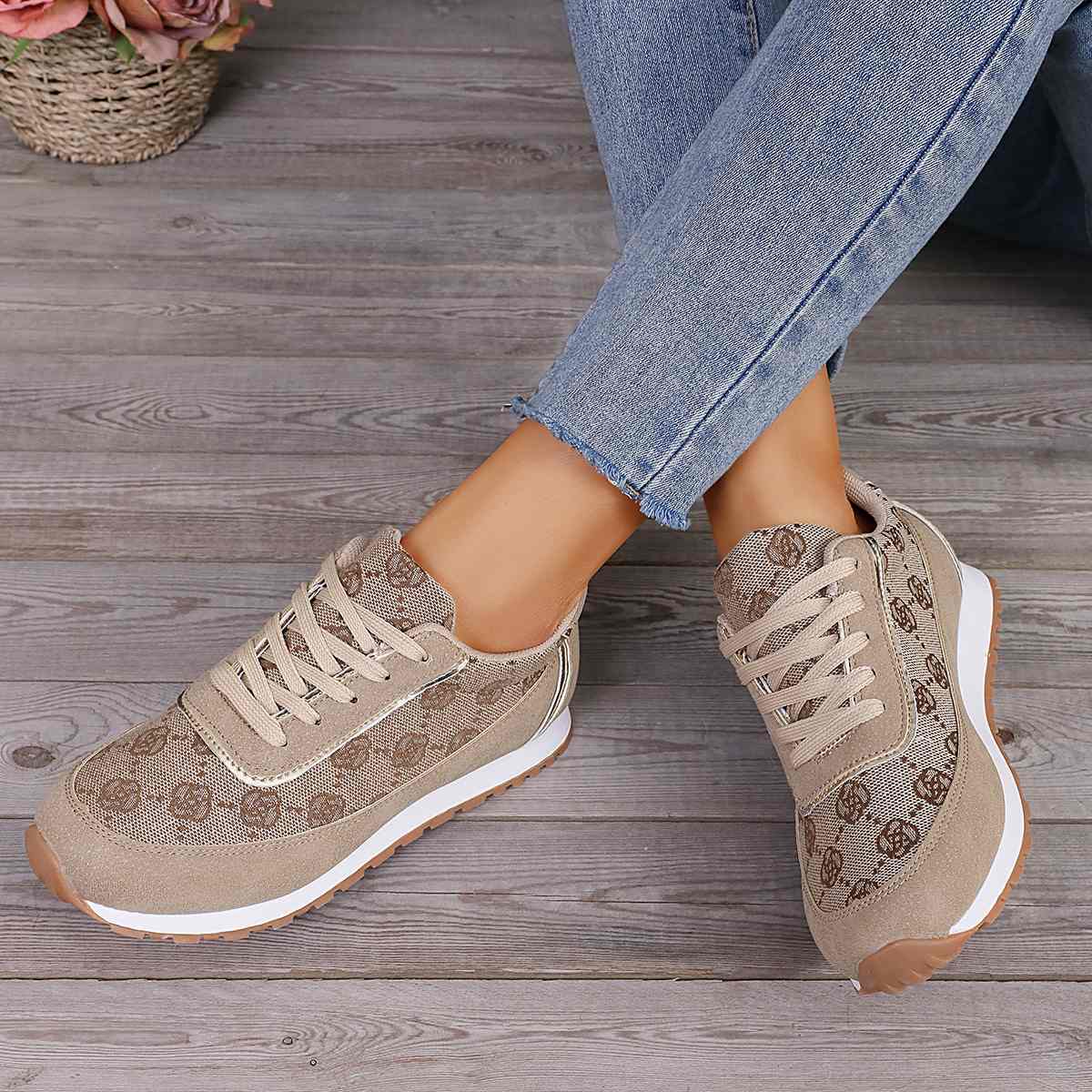 2024 new Europe and the United States foreign trade large size flower lace match color breathable women's casual sports shoes a10
