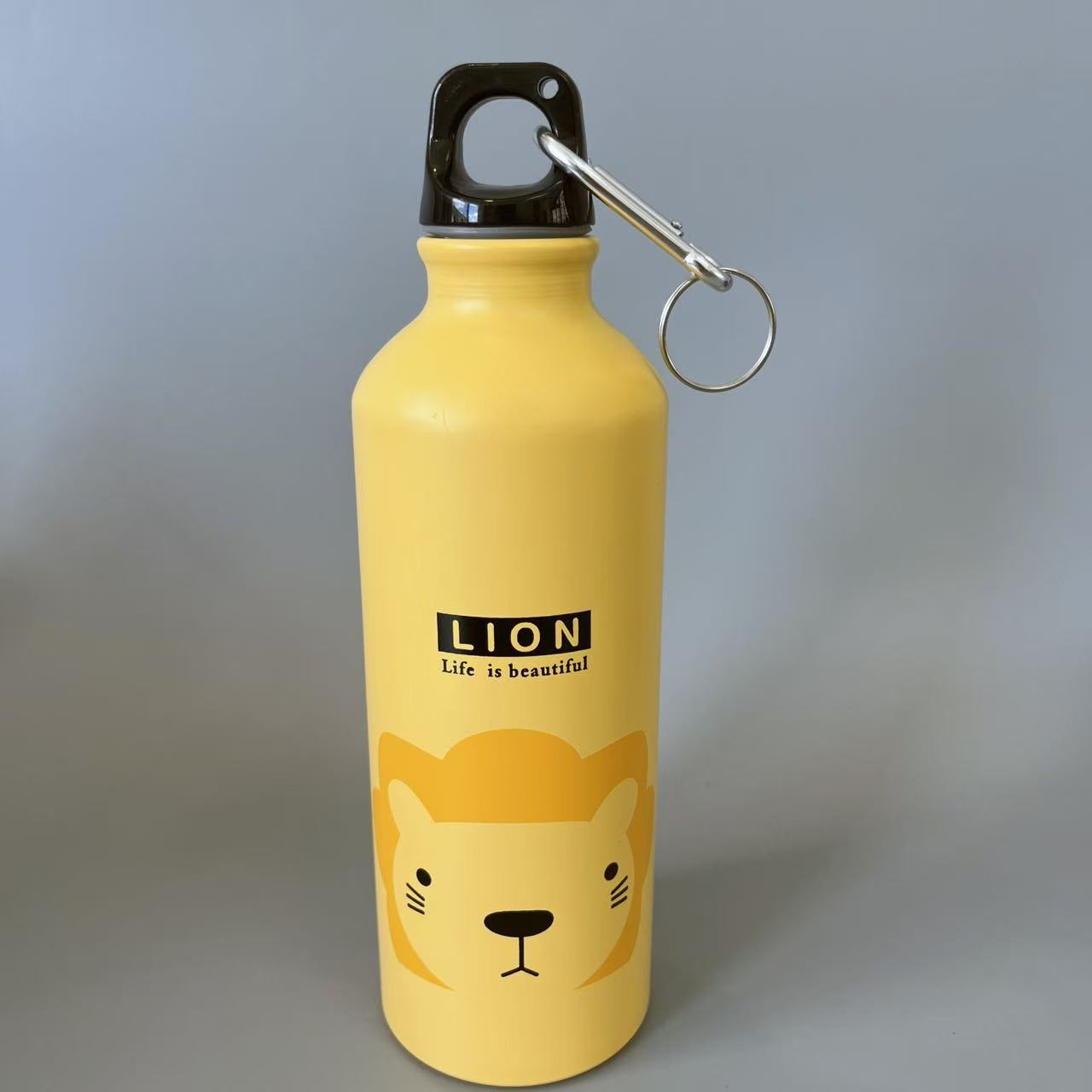 The new large-capacity aluminum hydration bottle is made of lightweight high-quality aluminum. It is corrosion-resistant, resistant to bumps and drops, and durable. It is suitable for various outdoor scenarios. Environmentally friendly and reusable. It is compatible with cycling, outdoor hiking, camping, mountain climbing, and fitness activities.