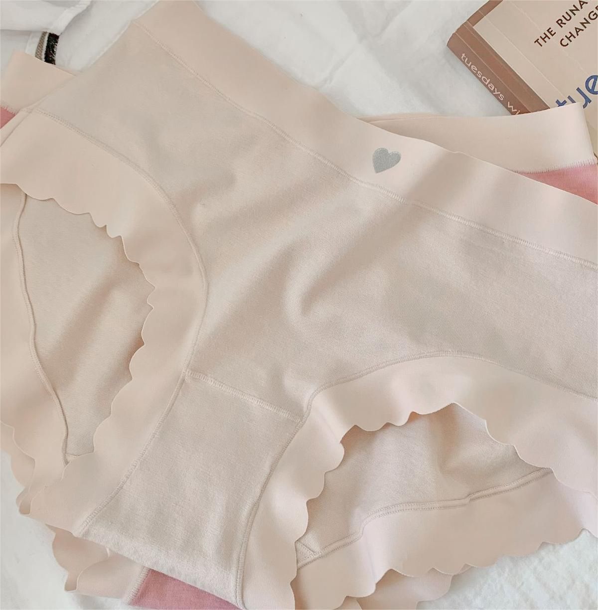 775# Women's Love Pattern Underwear Mid Waist Breathable Underwear