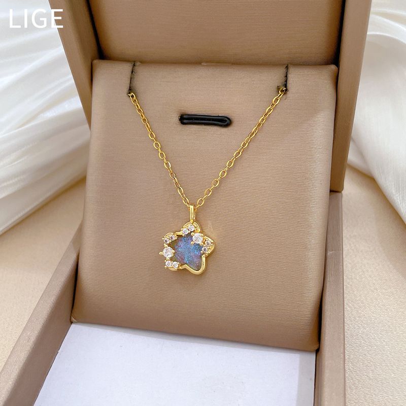 Women Titanium Steel Color‑Shifting Star Pendant Clavicle Necklace, Sparkling Micro‑Paved Zircon Inlaid Iridescent Crystal Charm Necklace, Delicate Luxury Fashion Neck Jewelry, Adjustable 40+5cm Chain, Versatile Daily Dating Party Accessory Gift for Ladies