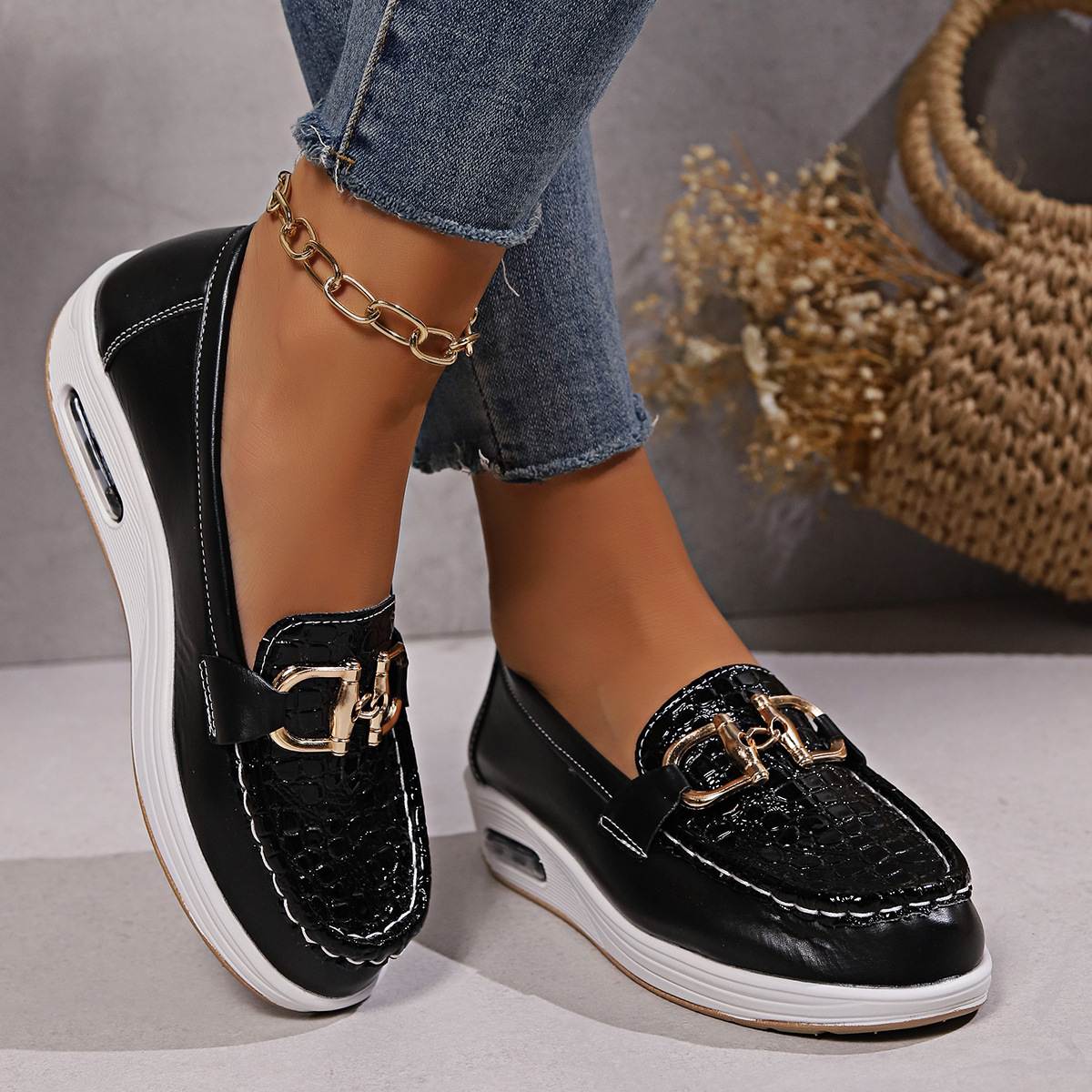 Europe and the United States thick bottom round head metal buckle low top single shoes women cross-border large size stone pattern four seasons lazy loafers 724-3