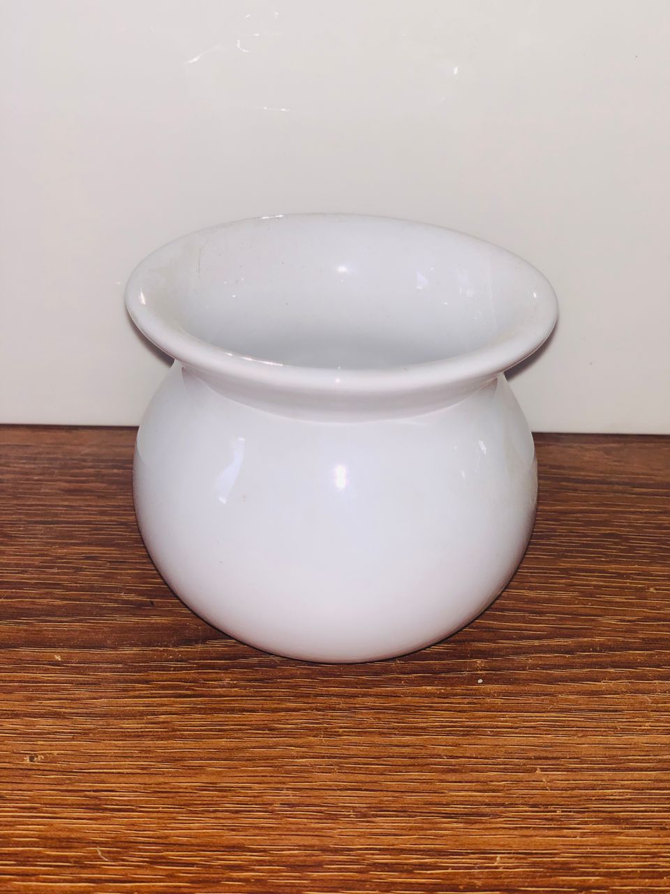  White Marble Handmade Pot for Home Hotel Decor which Enhances the Beauty of Centerpiece