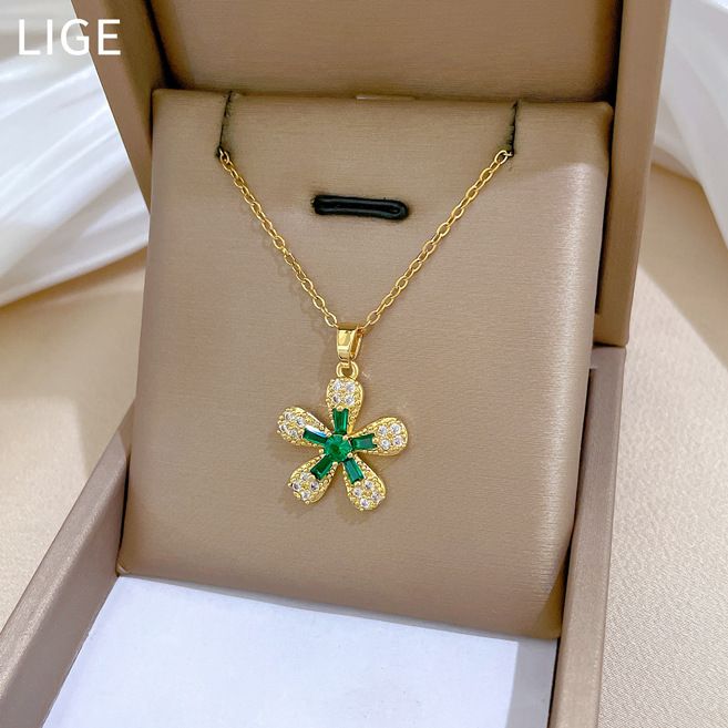 Elegant 5‑Petal Flower Pendant Necklace for Women, Stainless Steel Adjustable Chain, Gold‑Plated Inlaid Green & Clear Zircon Charm Clavicle Chain, Light‑Luxury Sparkling Fashion Jewelry Gift for Daily Dating Party Banquet Wear