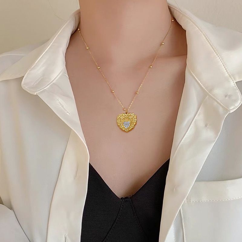 Women Full Solid Titanium Steel Vintage Floral Carved Heart Pendant Clavicle Chain Furnace Real Gold & Silver Plated INS Minimalist Rhinestone Center Love Necklace Waterproof Anti-Fade Hypoallergenic Fashion Jewelry For Daily Dating Wedding Banquet Ladies Gift Neck Accessories
