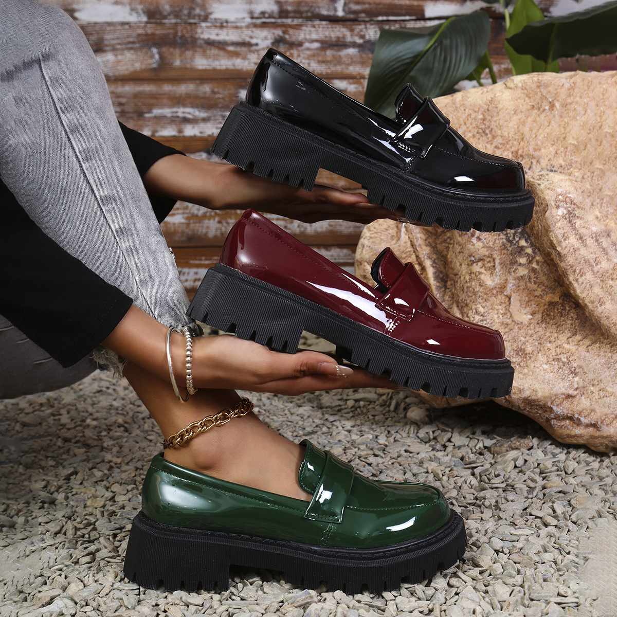 2025 new glossy fashion mid-heel retro loafers, large-sized European and American export fashion casual single shoes for women