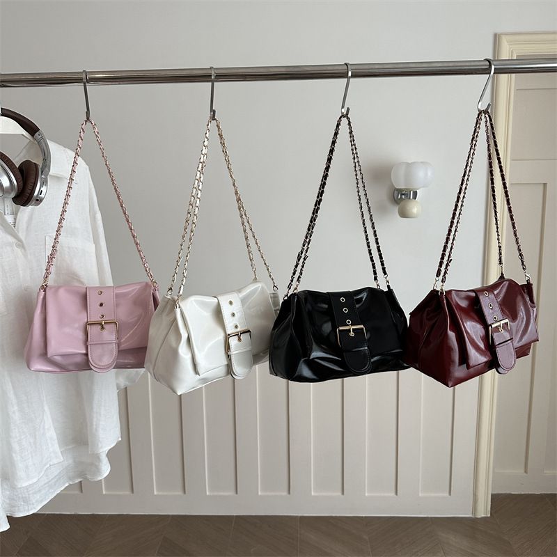 Women's Glossy PU Leather Tote Bag, 27.5x17cm Large Capacity Chain Shoulder Bag with Buckle Detail, Versatile Crossbody Purse for Daily & Casual Use
