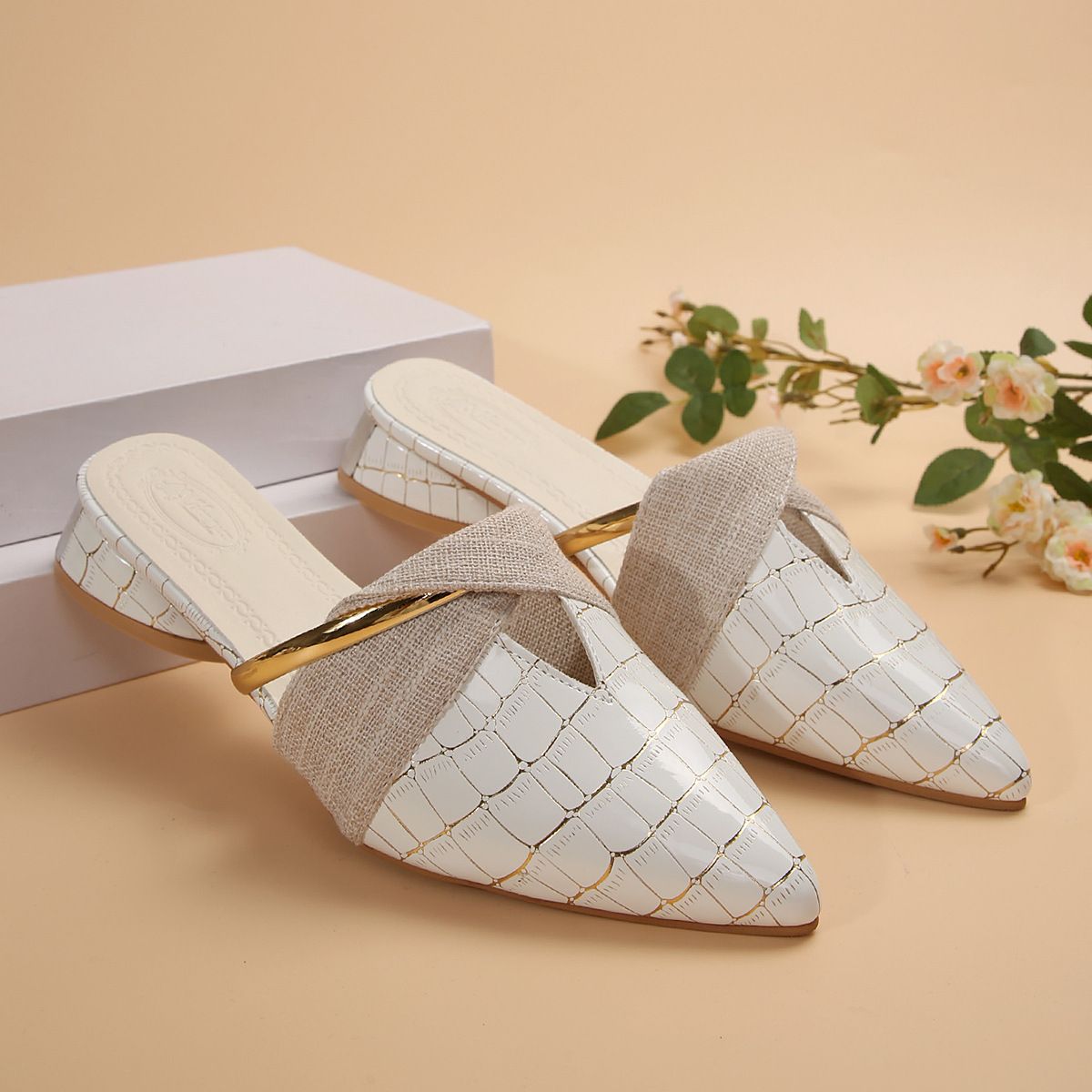 2025 Spring New Style Pointed Toe Snake Print Mule Sandals Women's Plus Size Low Heel Outdoor Sexy Fashion Foreign Trade Slippers