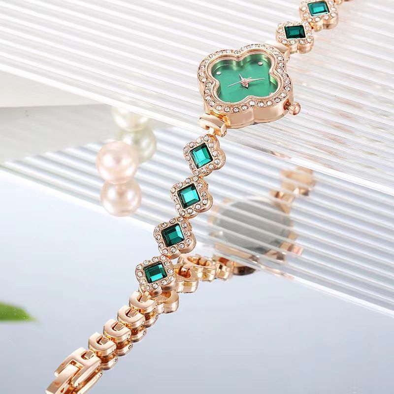 Best Wrist Watches For Ladies  Four-Leaf Clover Bracelet, Versatile, Luxurious, Green Gem-Set Diamond Compact Watch