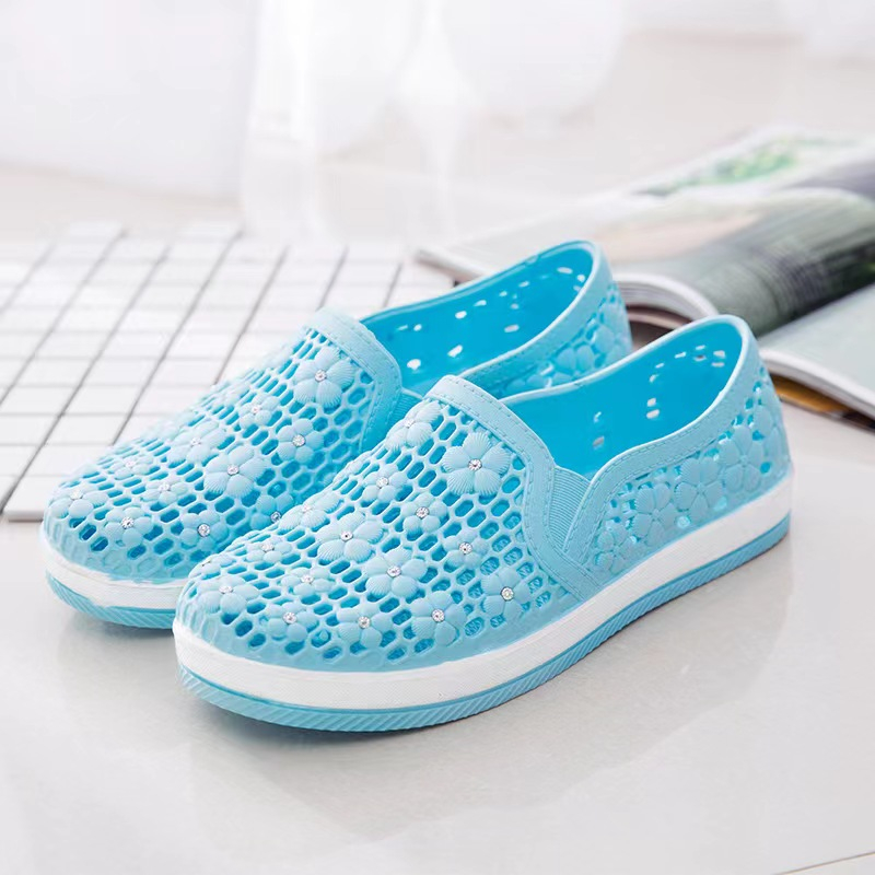Summer mother shoes nurse sandals hole sandals comfortable leaky shoes outdoor soft bottom women's large sandals net shoes