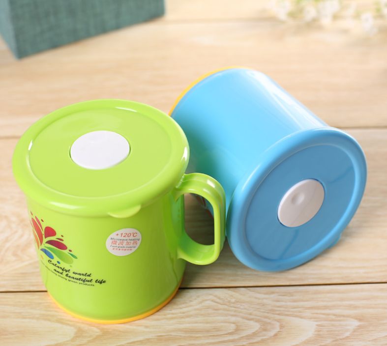 600ML High-quality durable plastic multifunctional cold & hot drinks cup with lid & straw outlet