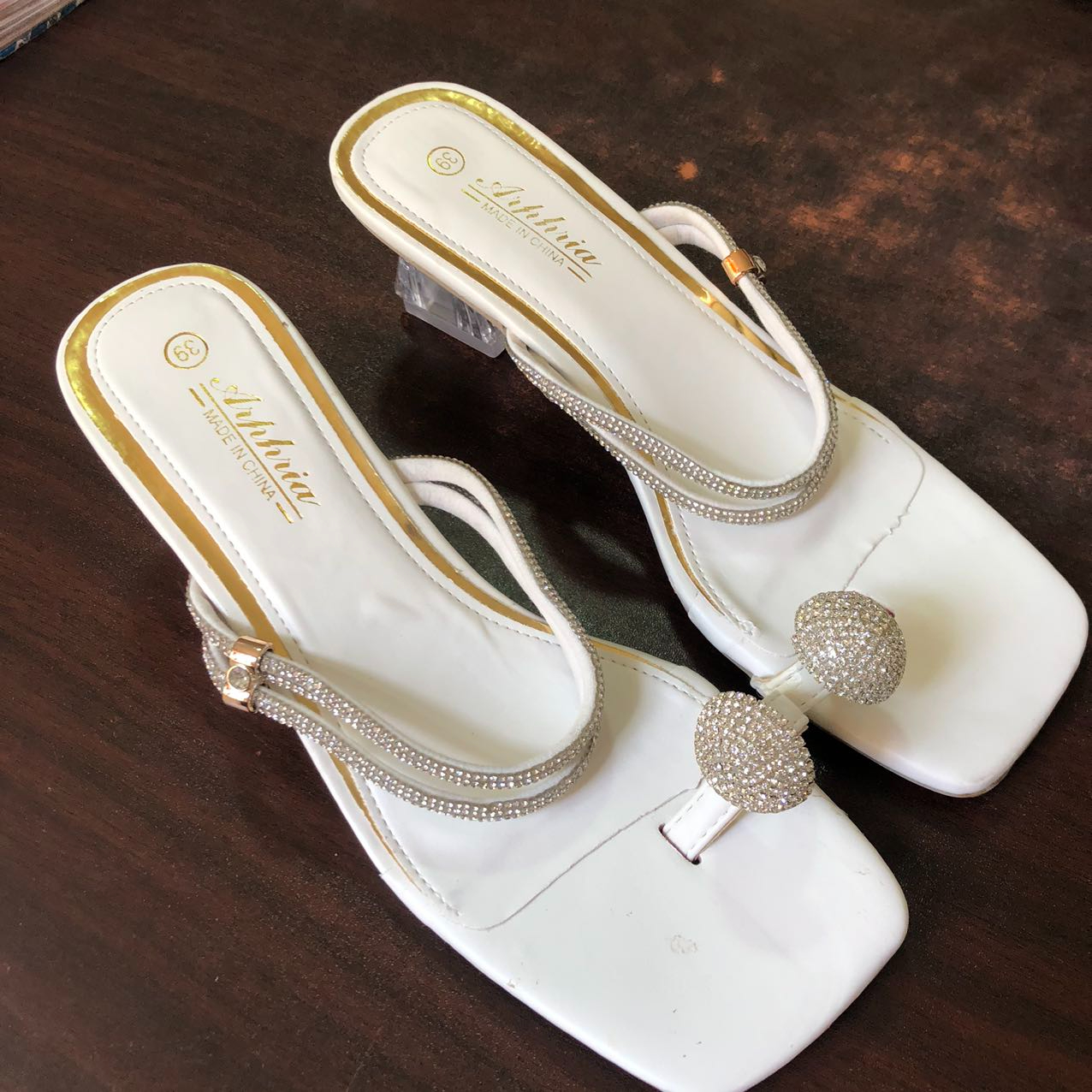 Fashion Ladies Shoes High Heels Pigeon Egg Crystal Strap Sandals