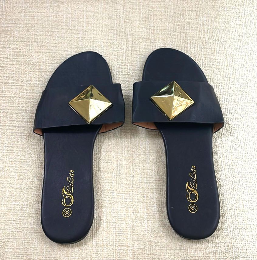 Simple Klassy Comfortable Ladies Outdoor Fashion Non-slip Soft Sole Gold Ornament Design Slippers