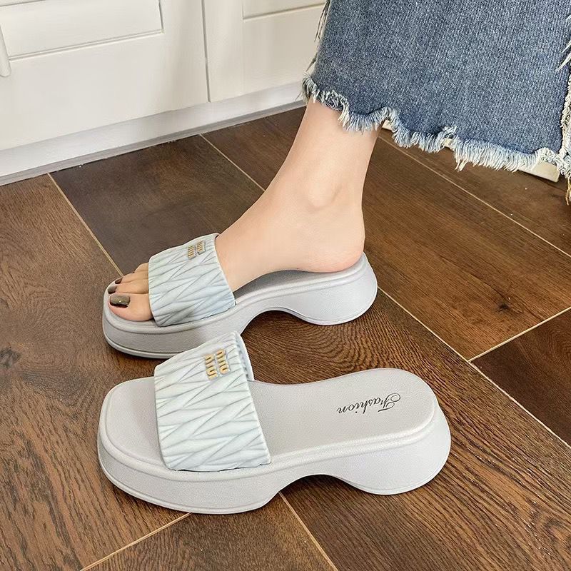 New Slippers Women Wear Thick Soles Non-Slip Fashion Designer Style All Match Sandals Women