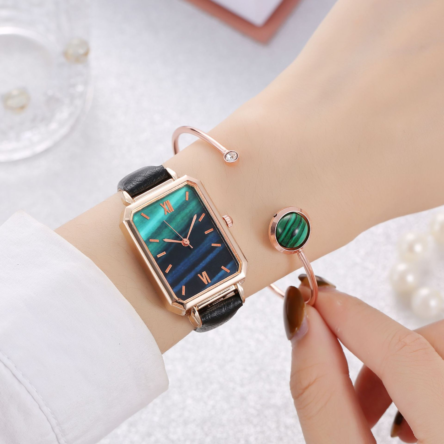 225 Luxury Women Bracelet Quartz Watches for Women Wristwatch PU Leather Watch Lady Sports Dress Bangle Set Clock Gift