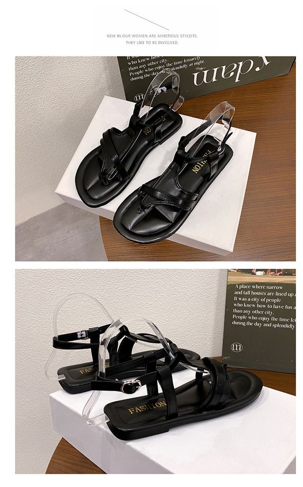 Clip-toe casual flat sandals for women to wear 2025 summer new round - toed buckle flat Roman shoes