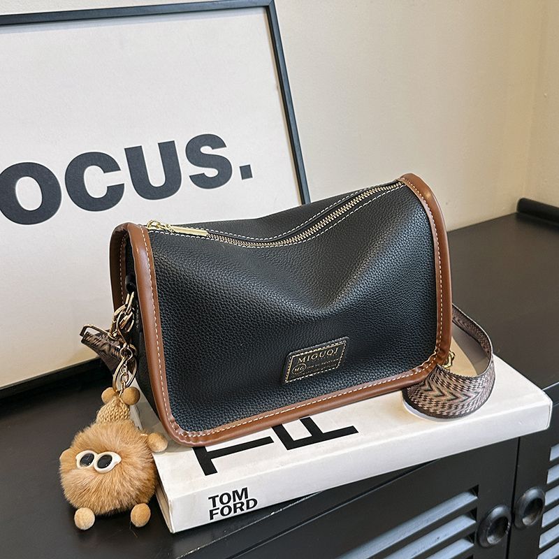 New Boston High-End Fashion Shoulder Bag, Trending Versatile Crossbody Wide Strap Bag, and Lychee Grain Pillow Bag - Your Must-Have for 2025!