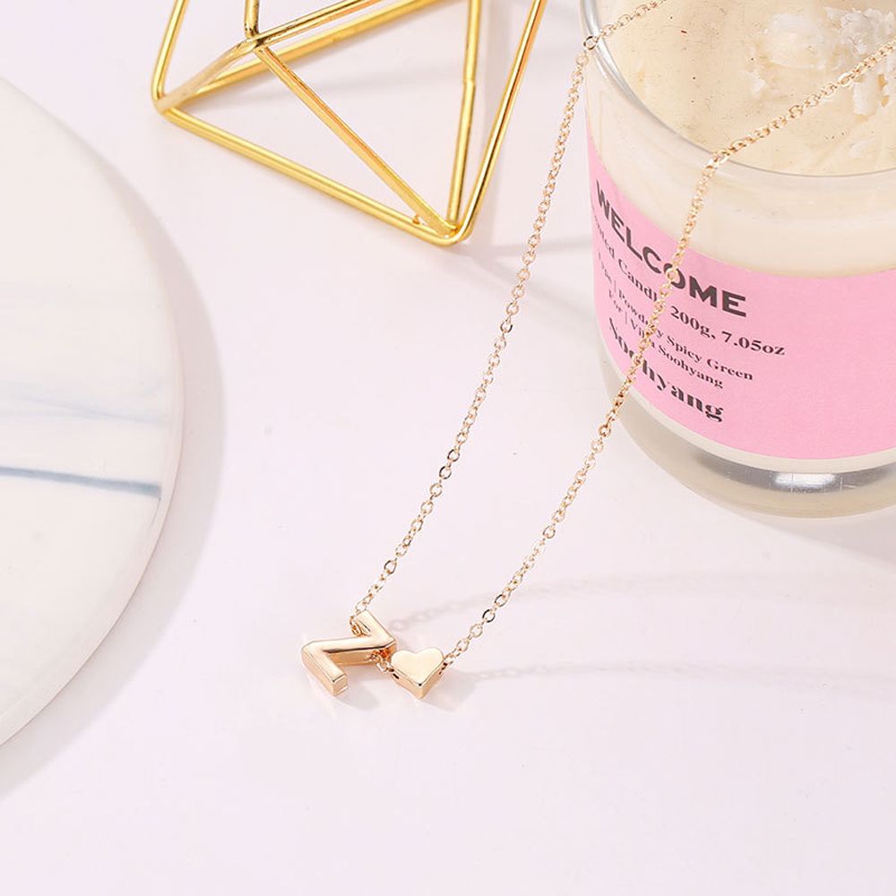 New simple peach heart-shaped letter necklace, elegant and versatile 26-letter original heart clavicle chain