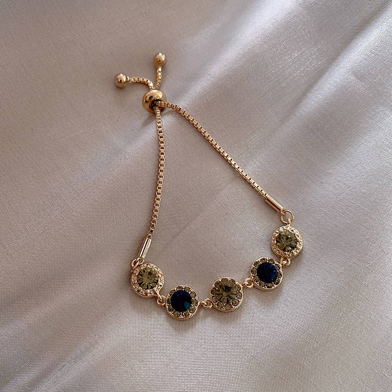 AUNONT Senior sense of light luxury zirconia four petal flower bracelet female fashion versatile wristband head ornament