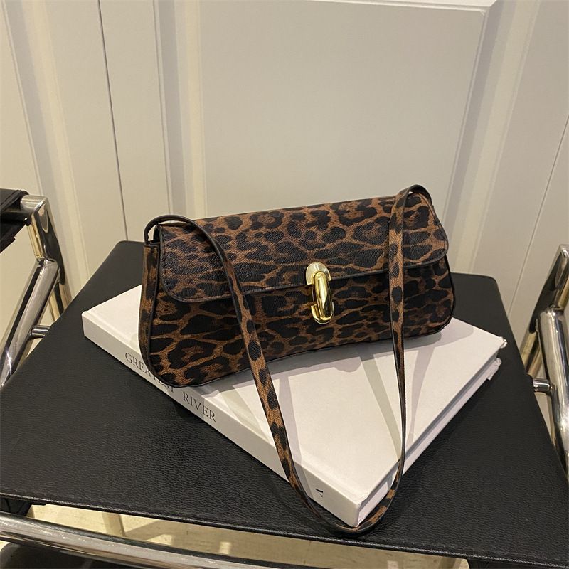 Leopard Print Simple Unique Underarm Bag for Women, Large Capacity Textured Casual Shoulder Crossbody Purse, Practical Commuter Handbag for Work Daily Shopping
