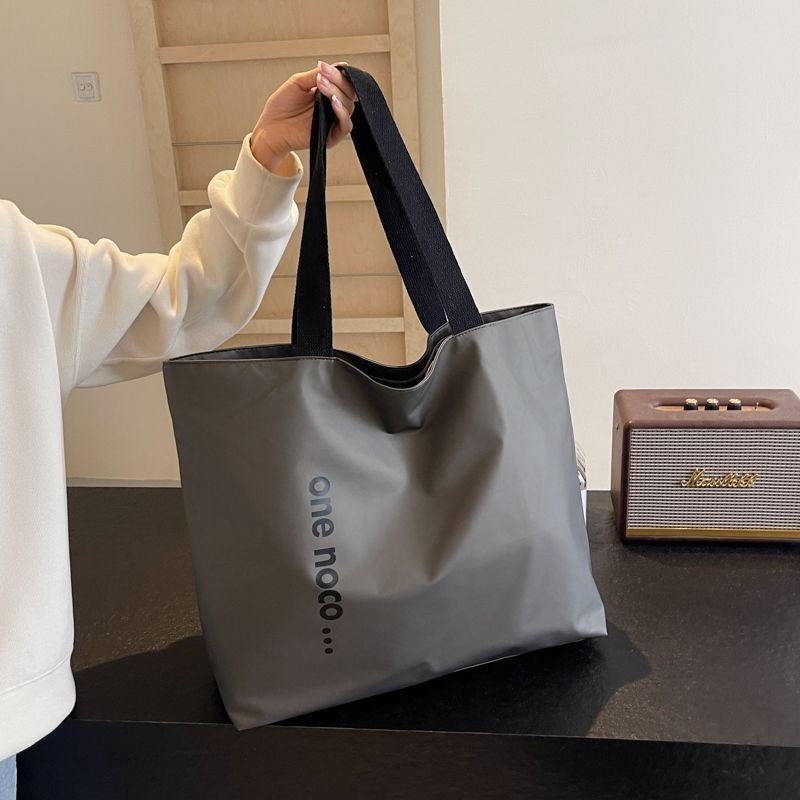 Large Capacity Portable Handbag Simple Fashion Travel Bag Single Shoulder Commute Casual Tote Bag
