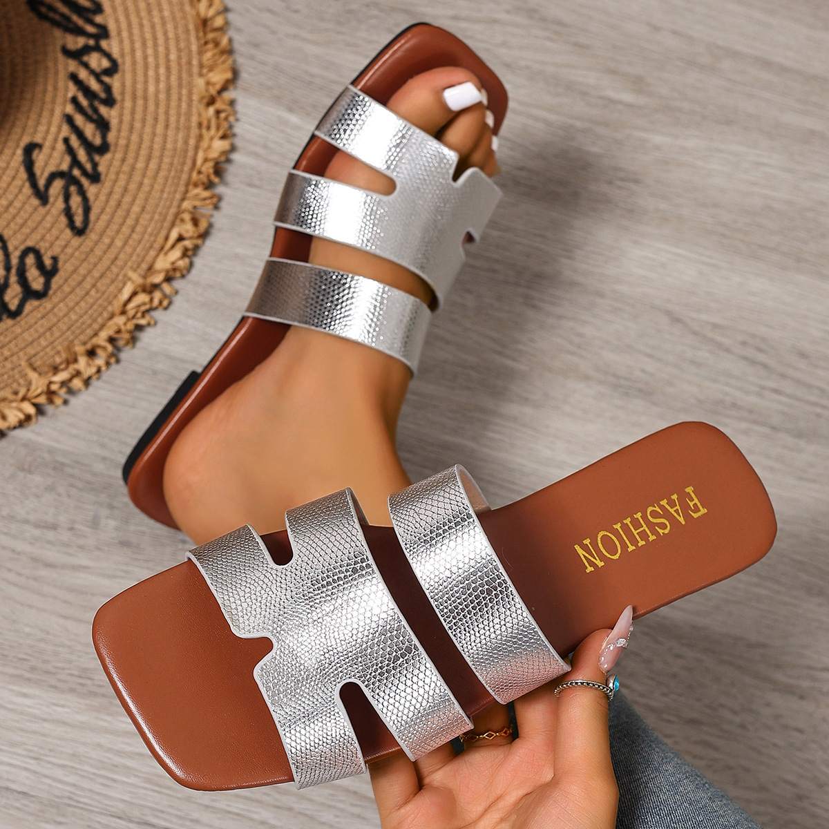 Flat-bottomed one-strap sandals 2025 summer new square-toed comfortable flat-bottomed one-foot flip-flops