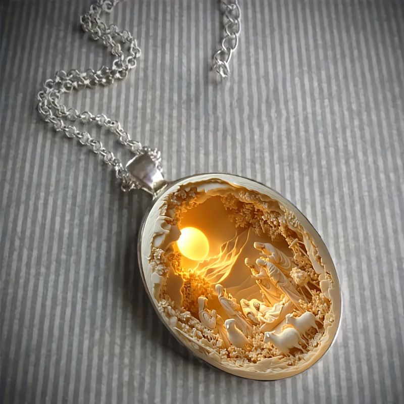 Elegant glass necklaces, the ideal choice for daily wear and special occasions, such as Christmas and Easter.