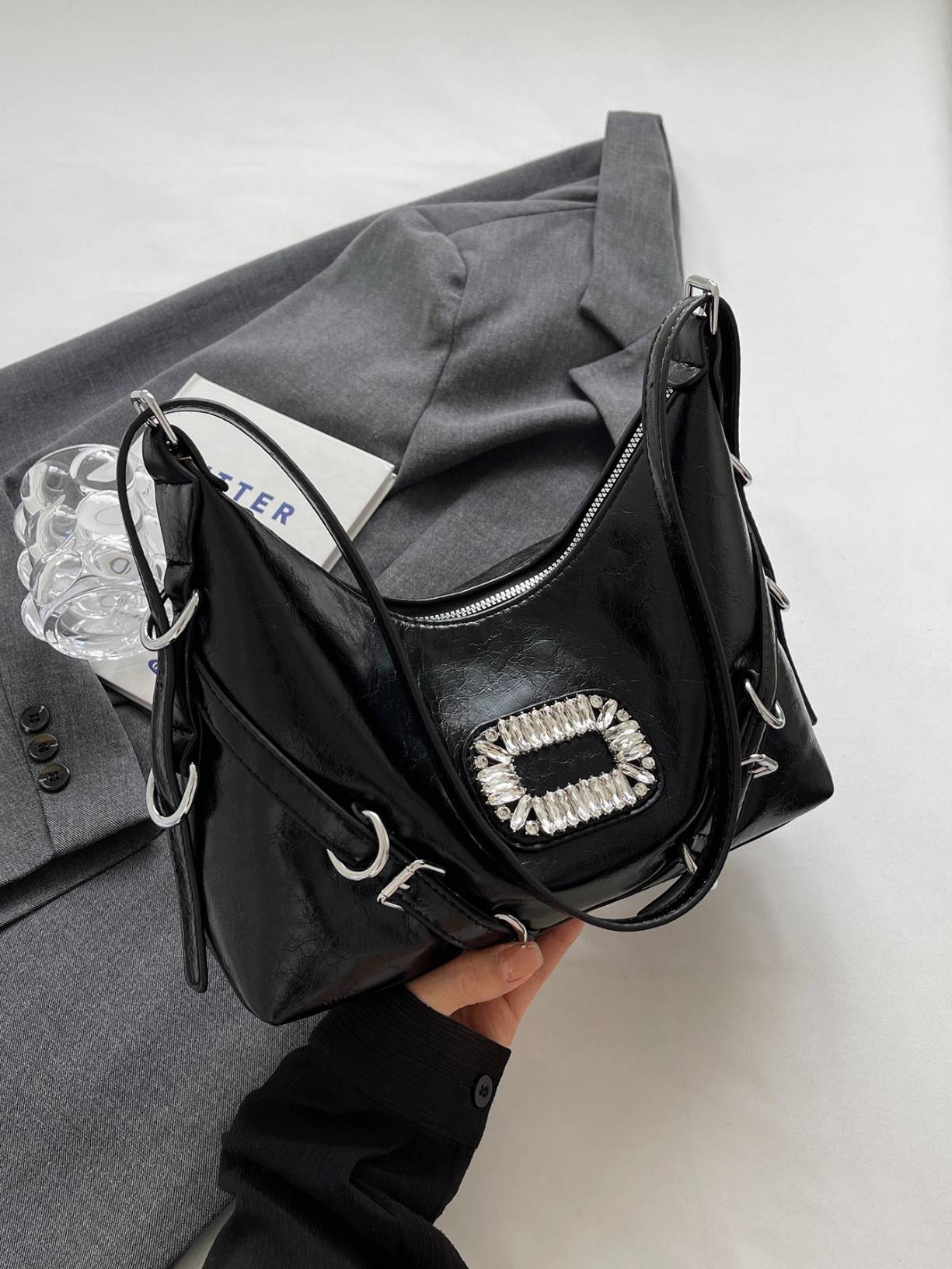MDD5924 Women's Fashion Niche Strap Diamond Shoulder Cross-body Bag Commuter Armpit Bag