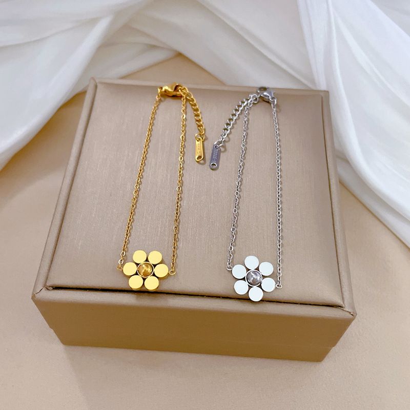 Ins Minimalist Six-Petal Round Flower Titanium Steel Bracelet, Adjustable Extension Chain Wrist Jewelry, Waterproof Anti-Tarnish Stainless Steel Bracelet, Vintage Trendy Friendship Accessory Gift for Women