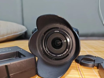 Panasonic fz200 telephoto camera with color 85, new equivalent 25-600mm f2.8, all functions intact