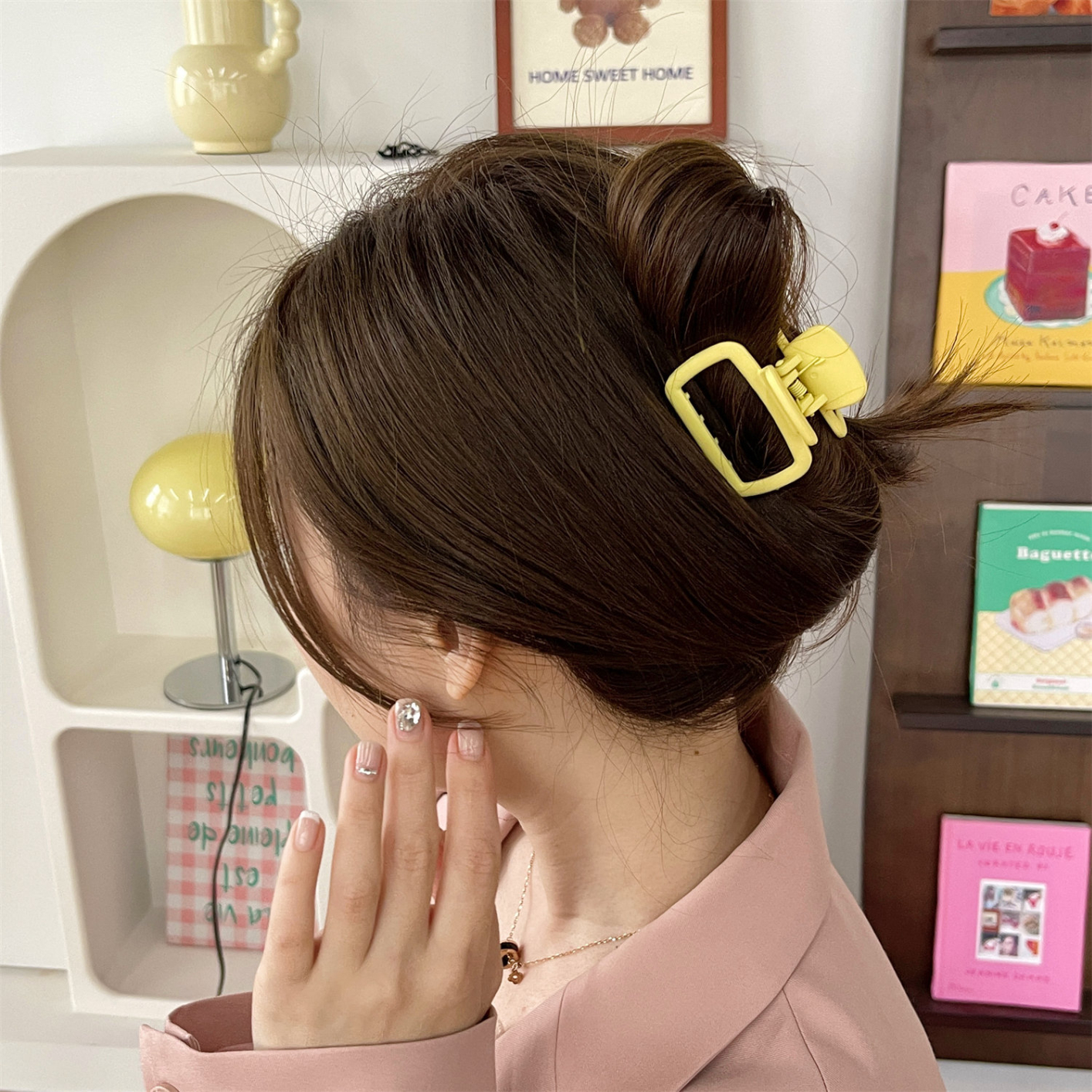 FJ1068 Women's Simple Square Small Grab Hair Clip Headpiece on the Back of the Head