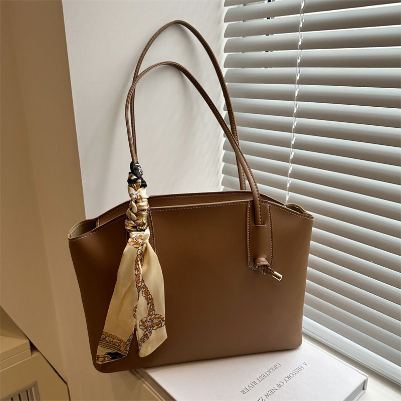 Korean-style casual large-capacity bag for women, 2025 new personalized Instagram tote bag, simple single-shoulder hand-held commuting bag