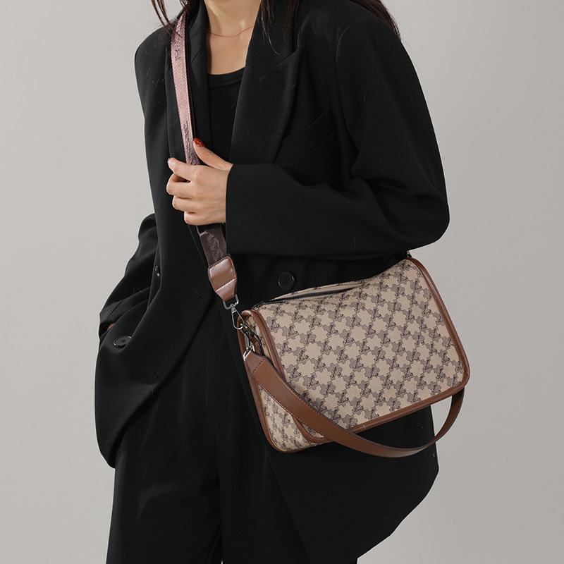 BD&397 New Checkerboard Ladies Sling Handbags Large Capacity Frame Bag Female PU Simple Armpit Handbag for Daily