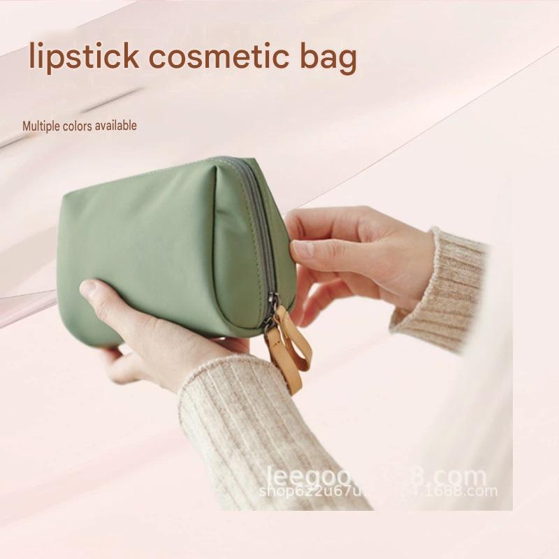 Mini Lipstick Bag for Women, Cute Simple Portable Travel Cosmetic Storage Pouch, Exquisite Small Makeup Organizer Bag for Lip Gloss Lipstick Small Beauty Accessories
