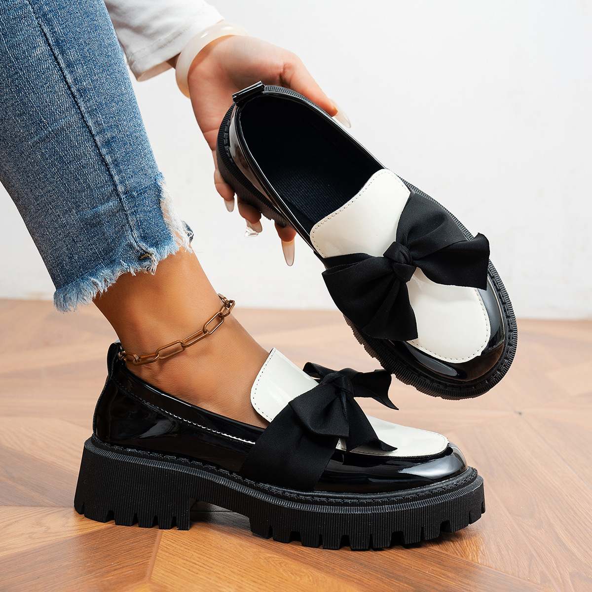 Bow-shaped loafers women's 2025 Spring and Autumn new thick-soled mid-heel lazy British style retro small leather shoes