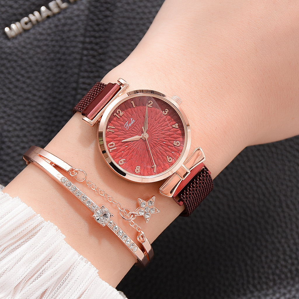 Fashion Ladies Quartz Watch + Star Bracelet Combination Package Arabic Numeral Scale Girls Jewelry Watch Girls Gift Quartz Watch