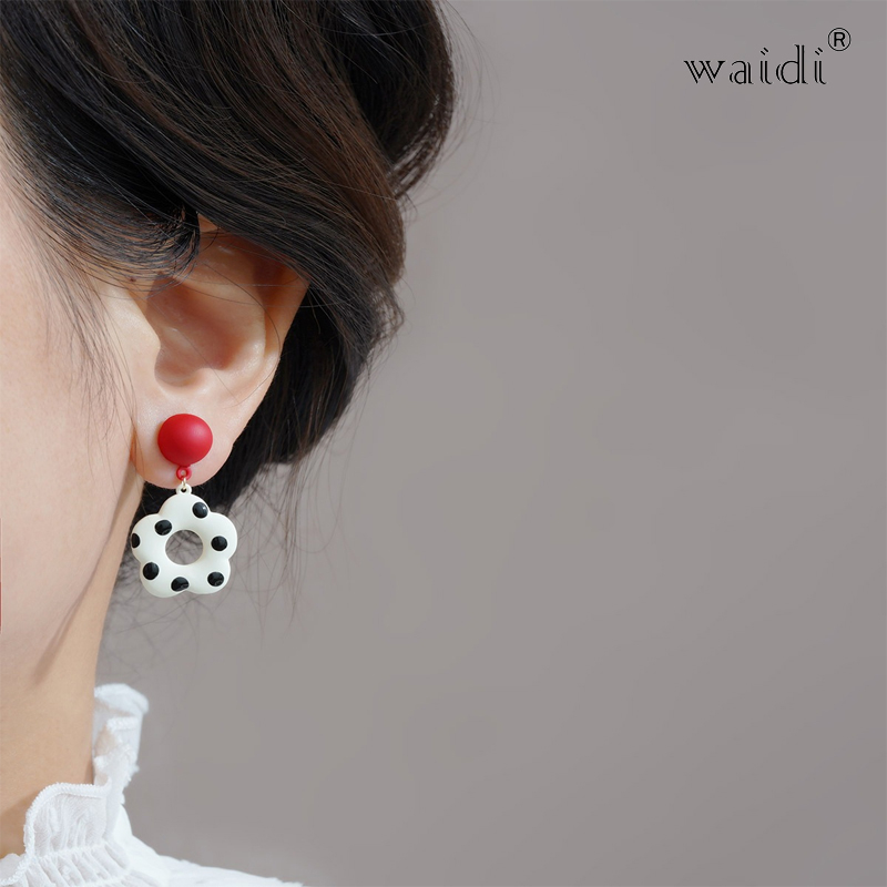 Waidi  White Flower Retro Red Polka Dot Geometric Pendant Earrings Female 2022 New Fashion and Gentle Temperament French Jewelry Gift