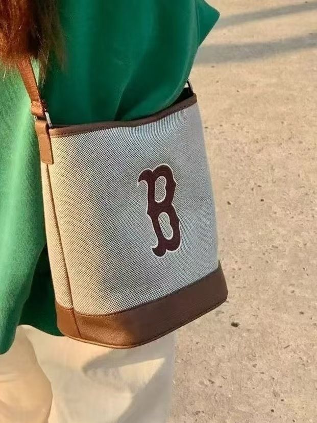 MLB Retro Vintage Flower Bucket Bag NY Full Label Embroidered Bucket Bag Single Shoulder Crossbody Bag Men's and Women's Versatile Casual Bag 