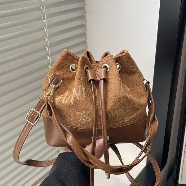 New Women's Bag Fashion Trendy Simple Casual Crossbody Versatile Twist Handle Bucket Bag

