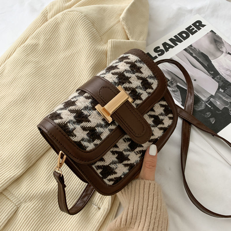 Autumn and winter explosion small bag woman 2020 new fashion versatile one shoulder cross-body bag network celebrity retro small square bag