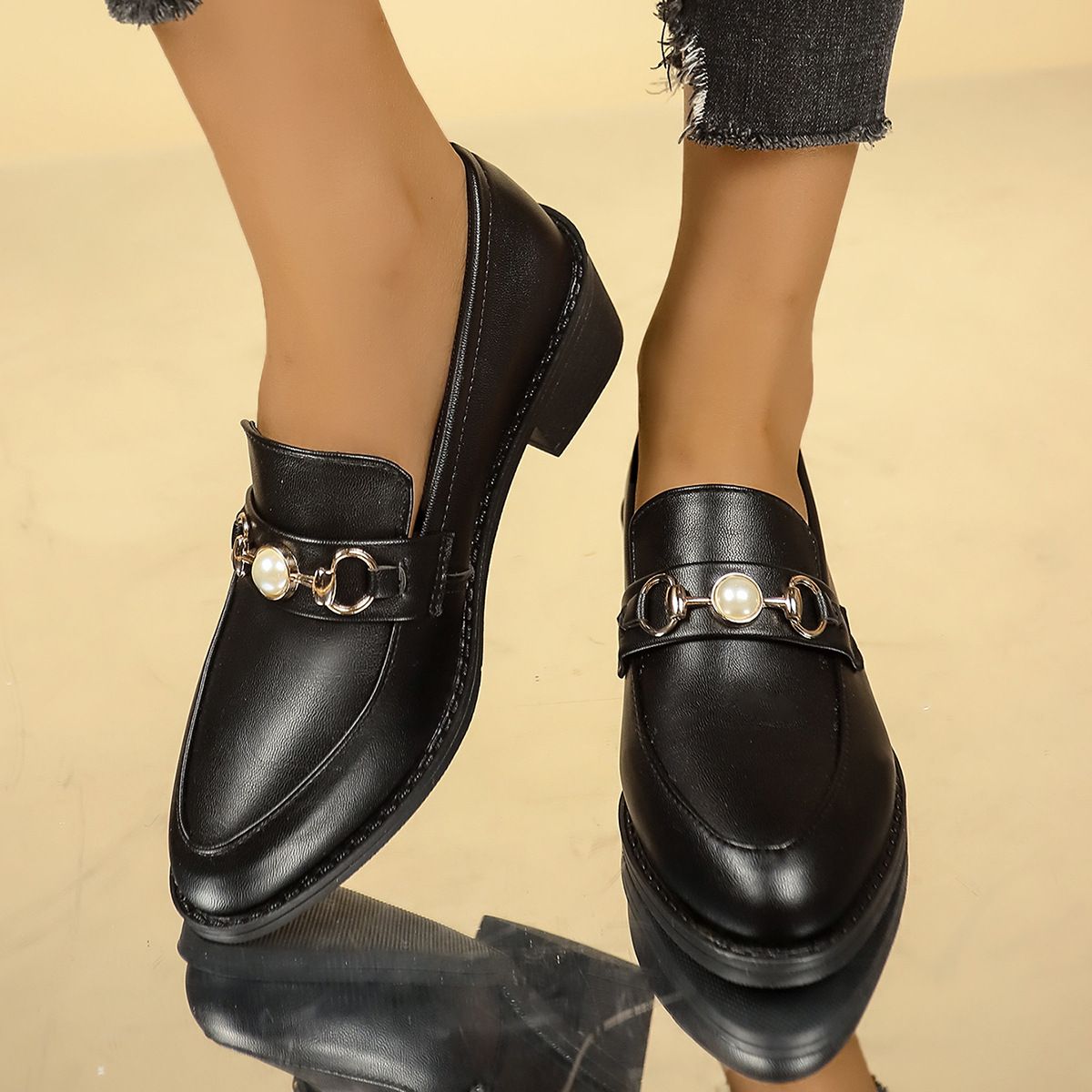 Large size casual single shoes women Spring and autumn new Europe and the United States thick metal buckle a slip-on lazy loafers 24120401