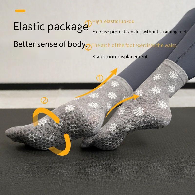 Women Mid Calf Five Toe Yoga Socks Cute Cartoon Bear Cat Fish Snowflake Print Full Sole Silicone Dot Anti Slip Split Toe Pilates Training Socks Light Breathable Spring Summer Floor Workout Socks Sweat Wicking Quiet Anti Fall Indoor Dance Fitness Sport Socks One Size Multi Cartoon Pattern Colors
