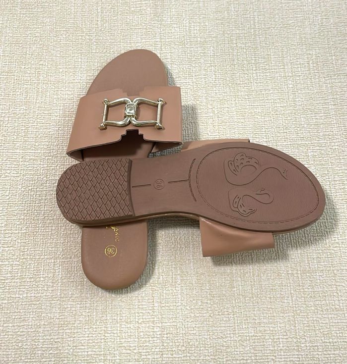 Ladies simple slip-on easy wear elegant design low heel fashion casual outdoor sandals slippers