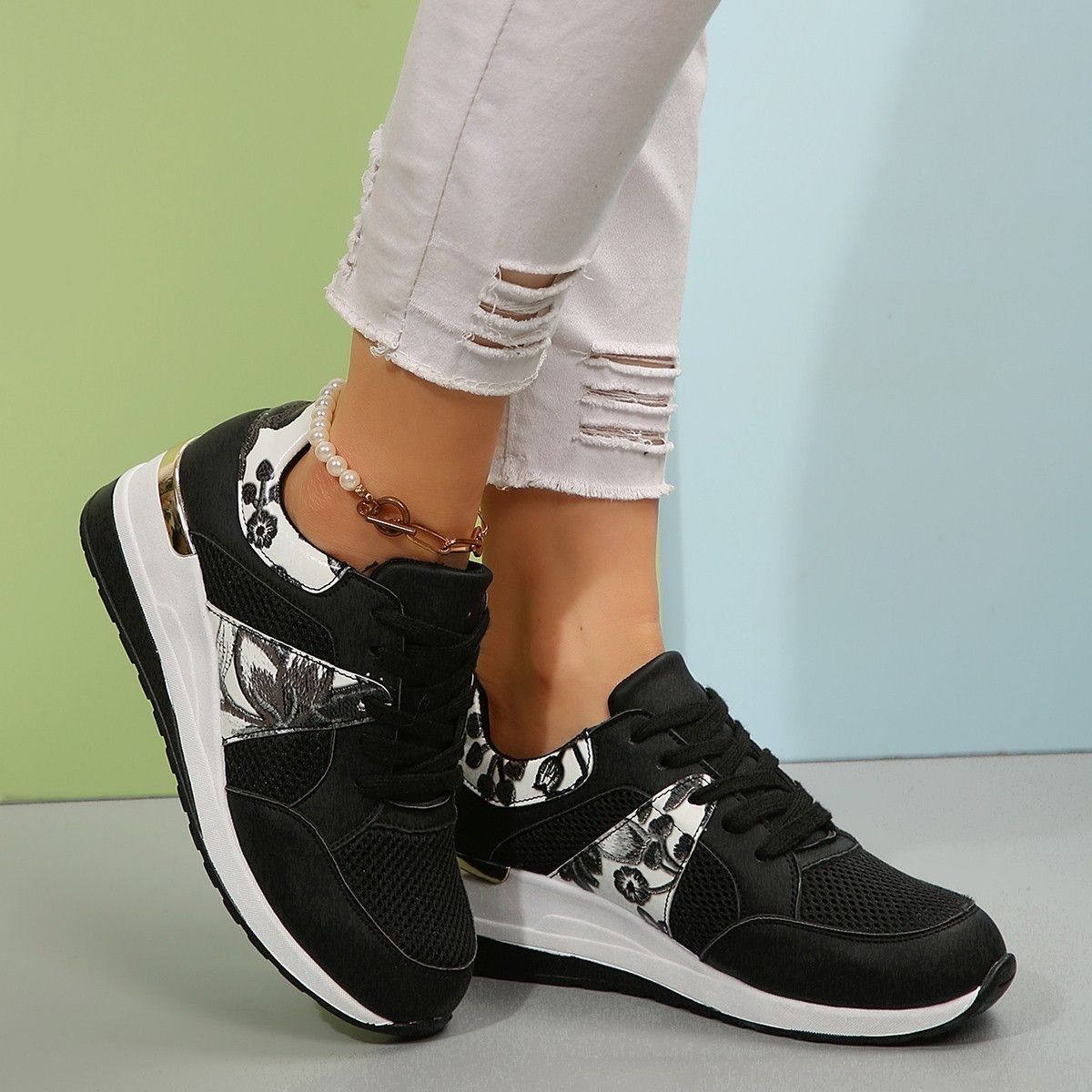 Foreign trade sports casual shoes 2025 trendy fashion platform casual tie up sports women's single shoes large size