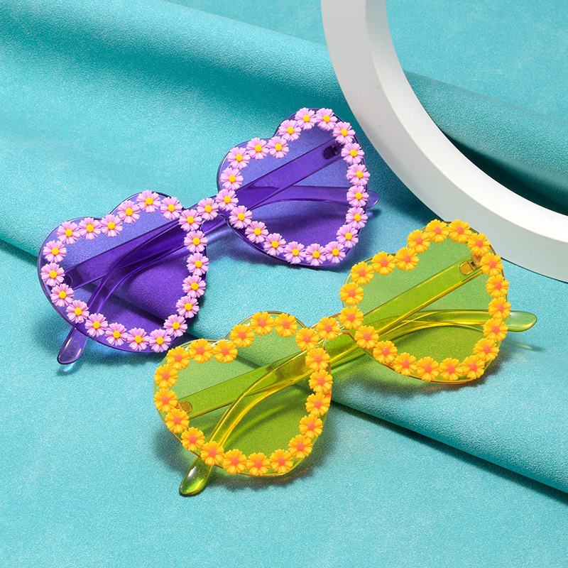 2419B Trendy Rimless Purple Heart Shaped Sunglasses Women Flowers Decor Clear Frameless Men Sun Glasses Shades Female UV400