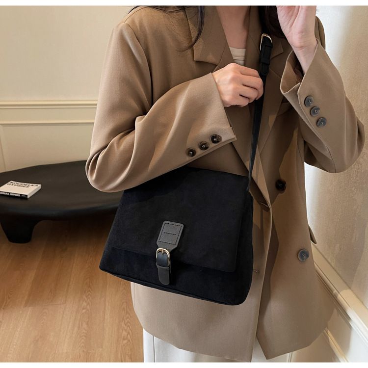 Women Retro Coffee Messenger Bag, Niche Commute Crossbody Large Capacity Tote Bag for Daily Use
