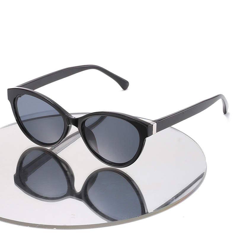 6767 Fashion Retro Cat eye Sunglasses Women Fashion Oversized Luxury Designer Vintage Black Women Sun Glasses Shades Uv400
