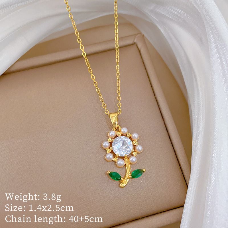 Women Pearl Flower Pendant Necklace, Inlaid Round Cubic Zircon & Simulated Pearl with Green Enamel Leaf, Titanium Steel Chain Clavicle Necklace, Elegant Glamour Fashion Jewelry for Daily Dating Party Ladies Gift