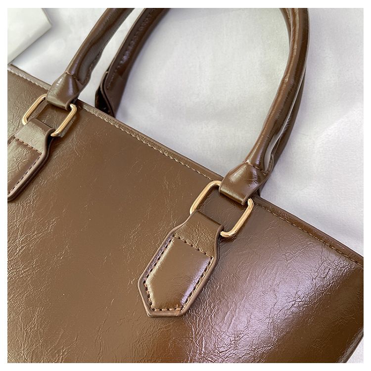 Miss DG 2025 new large-capacity commuter bag shoulder messenger bag fashionable simple handbag casual shopping bag